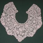 Lace collar