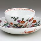 Cup and saucer - With coat of arms and chinoiserie decoration