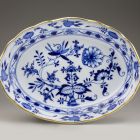 Oval dish - With the so-called onion pattern or Zwiebelmuster (part of a tableware set for 12 persons)