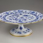 Footed Bowl - With the so-called onion pattern or Zwiebelmuster (part of a tableware set for 12 persons)