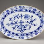 Oval tray - With the so-called onion pattern or Zwiebelmuster (part of a tableware set for 12 persons)