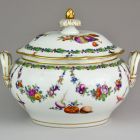 Tureen with lid (part of a set)