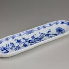 Spoon-holding bowl - With the so-called onion pattern or Zwiebelmuster (part of a tableware set for 12 persons)