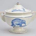 Tureen with lid - With hunting scenes, bear and elephant figures