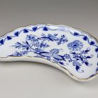 Bone dish - With the so-called onion pattern or Zwiebelmuster (part of a tableware set for 12 persons)