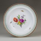 Ornamental plate - Decorated with pierced rim, a flower bouquet and butterflies