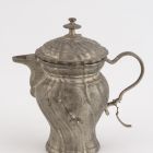 Coffee pot with lid