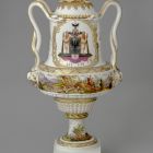 Ornamental urn with lid - Decorated with hunting scenes