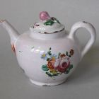 Tea pot with lid