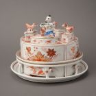 Tea caddy set - With japonaiserie (imari styled) decoration; seated chinese figure and four cockerels