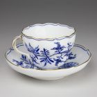 Teacup and saucer - With the so-called onion pattern or Zwiebelmuster (part of a tableware set for 12 persons)