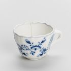 Coffee cup - With the so-called onion pattern or Zwiebelmuster (part of a tableware set for 12 persons)