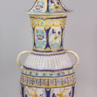 Ornamental vessel with lid - Painted in the so-called post-haban style