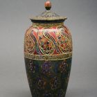 Ornamental vessel with lid - Urn-shaped