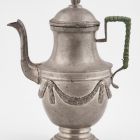 Coffee pot with lid