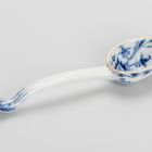 Sauce spoon - With the so-called onion pattern or Zwiebelmuster (part of a tableware set for 12 persons)