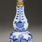 Bottle with stopper (small) - Gourd shaped, with the so-called onion pattern or Zwiebelmuster
