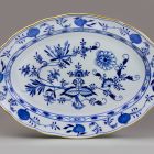 Oval dish - With the so-called onion pattern or Zwiebelmuster (part of a tableware set for 12 persons)