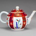 Teapot with lid (part of a set) - with Gödöllő decor