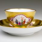 Cup and saucer - Decorated with chinoiserie scenes