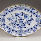 Tray - With the so-called onion pattern or Zwiebelmuster (part of a tableware set for 12 persons)