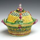 Ceramic basket with lid - With the figure of a pipe smoking Turk