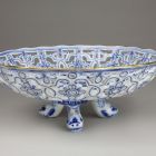 Footed Bowl - With pierced decoration, with the so-called onion pattern or Zwiebelmuster (part of a tableware set for 12 persons)