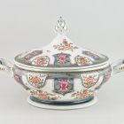 Tureen with lid - With japonaiserie (imari styled) decoration