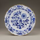 Round dish - With the so-called onion pattern or Zwiebelmuster (part of a tableware set for 12 persons)