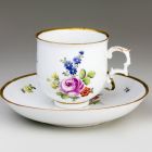 Cup and saucer - Decorated with flowers