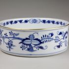 Dish - With the so-called onion pattern or Zwiebelmuster (part of a tableware set for 12 persons)