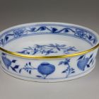 Round dish (small) - With the so-called onion pattern or Zwiebelmuster (part of a tableware set for 12 persons)