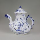 Coffeepot with lid - With the so-called Strohblumen, strawflower pattern