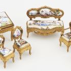 Miniature furniture set