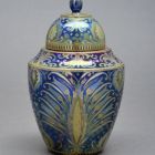 Ornamental vessel with lid - Urn-shaped