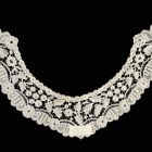 Lace collar