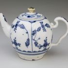 Tea pot with lid