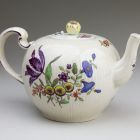 Tea pot with lid