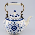 Tea pot with lid