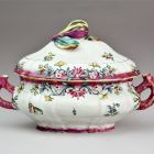 Tureen with lid - With peony decoration