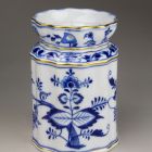 Tea caddy with lid - With the so-called onion pattern or Zwiebelmuster (part of a tablerware set for 12 persons)